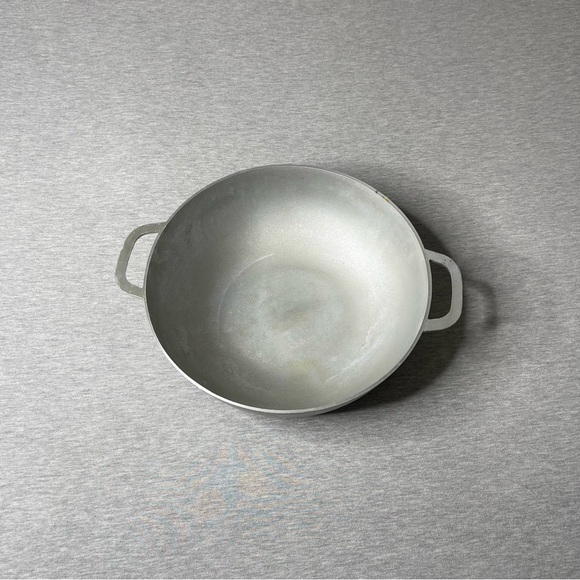 IMUSA USA 11.5” Traditional Colombian Natural Caldero Pot with Lid - Picture 4 of 10